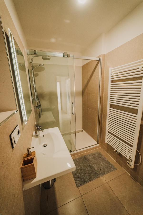 New Equipped Apartment In The City Center เปิลเซน ภายนอก รูปภาพ